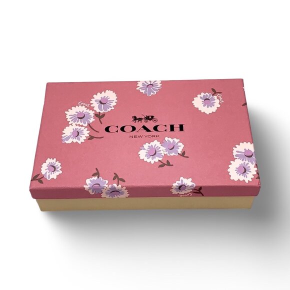 COACH | Boxed Corner Wristlet | Pink | With Daisy Print | NWT| Style #3218 - Picture 6 of 7